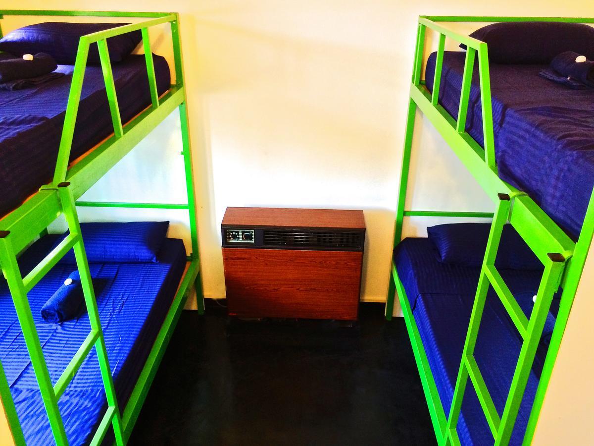 Explore Hostels Negombo Kochchikade Exterior photo
