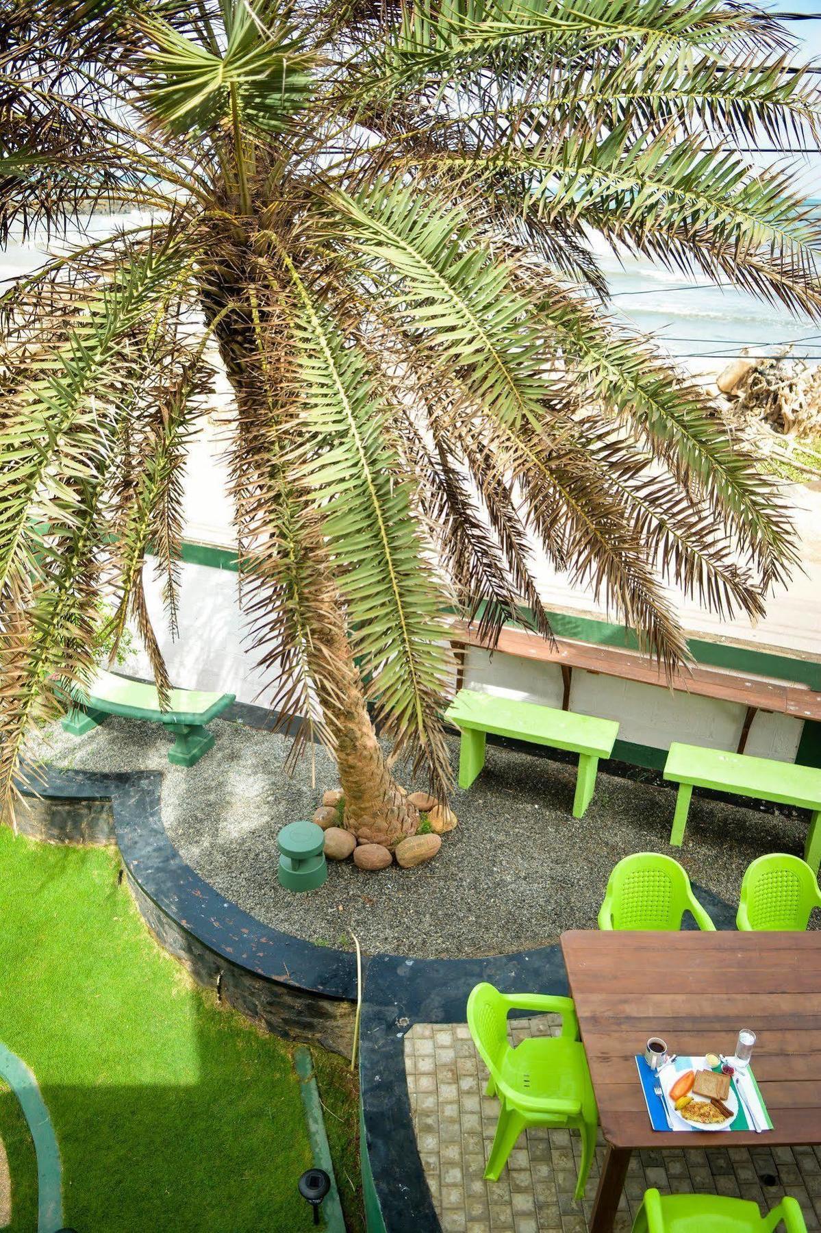 Explore Hostels Negombo Kochchikade Exterior photo
