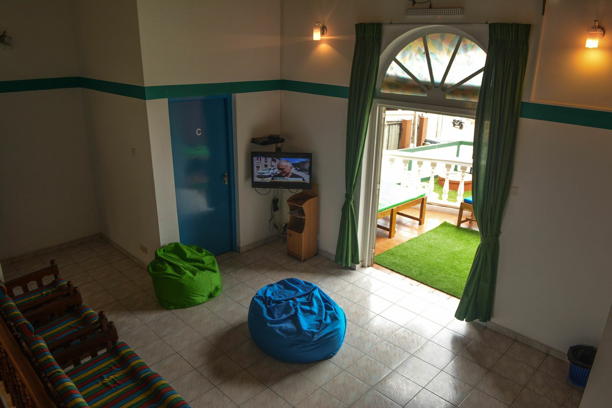 Explore Hostels Negombo Kochchikade Exterior photo